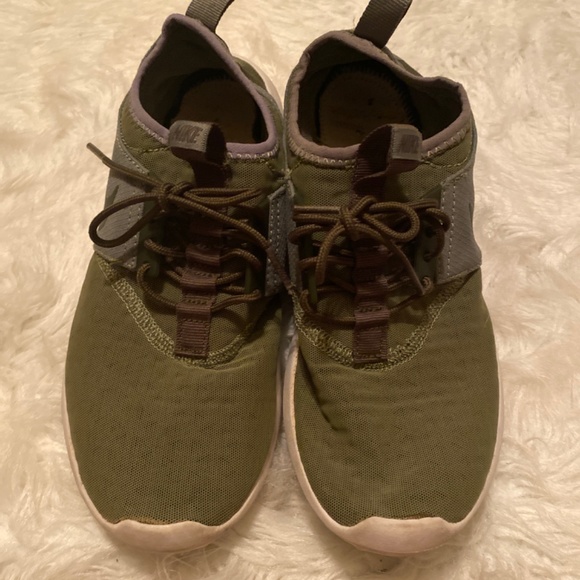 Shoes - Picture 2 of 3